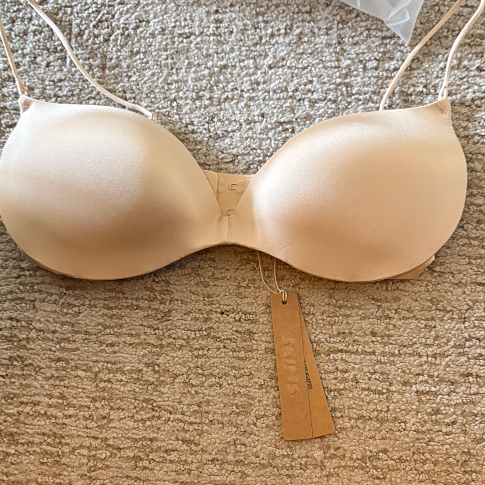 SKIMS Strapless Smooth Nude Bra